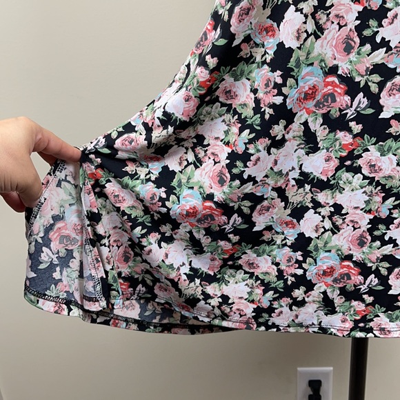 LolaRoe short sleeve Floral Prints Tunic/Dress Top - Picture 5 of 9